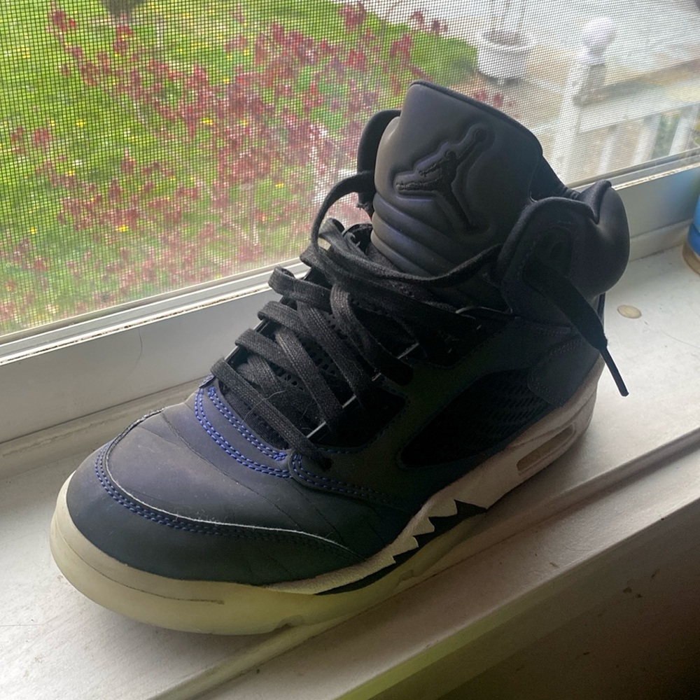 Jordan 5’s “oil spill”